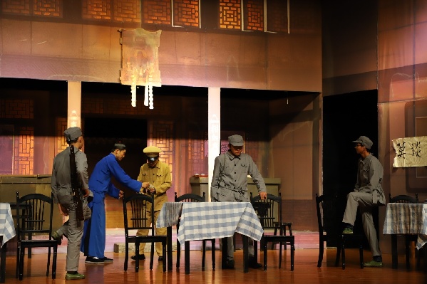 北师大三所附校联袂展演话剧《茶馆》，让文学经典“活”起来