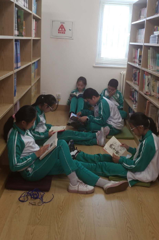 【光明小记者】回民小学暖冬“图书角”活动拉开序幕 【光明小记者】回民小学暖冬“图书角”活动拉开序幕