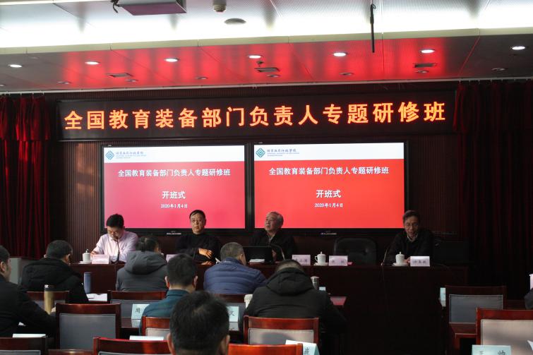 中小学图书馆发展关系到阅读育人事业的成败