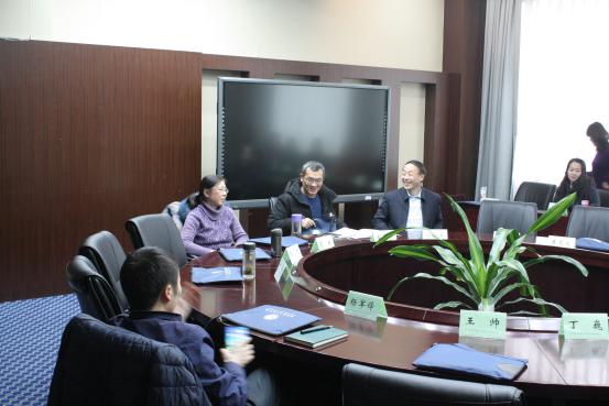 中小学图书馆发展关系到阅读育人事业的成败