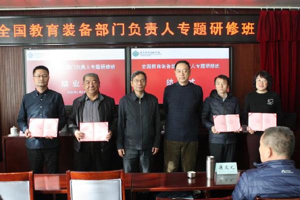 中小学图书馆发展关系到阅读育人事业的成败