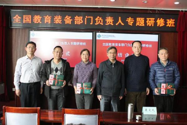 中小学图书馆发展关系到阅读育人事业的成败