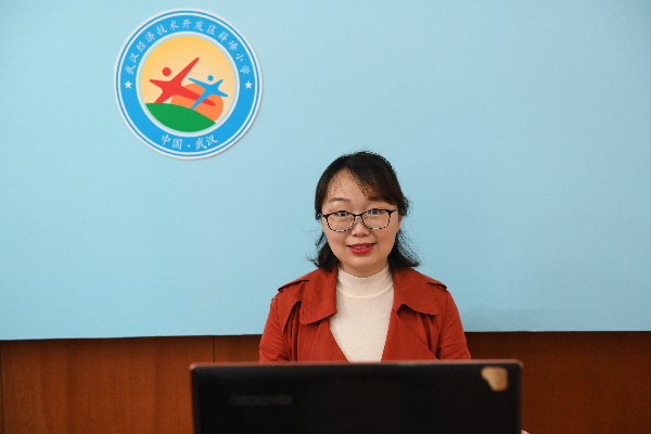 云端之上话“E”情 云端之上话“E”情