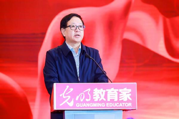 “现代学校治理研讨会暨第三届中国好校长盛典”举行