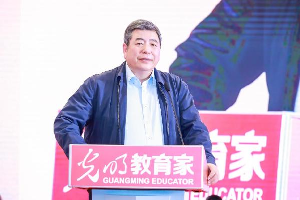 “现代学校治理研讨会暨第三届中国好校长盛典”举行