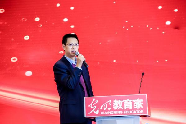 “现代学校治理研讨会暨第三届中国好校长盛典”举行