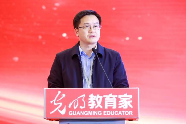 “现代学校治理研讨会暨第三届中国好校长盛典”举行