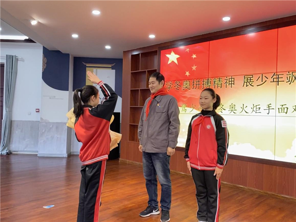 火炬点燃梦想，劳动书写未来——光明小记者唐山工作站邀请全国劳模、冬奥火炬手进校园宣讲