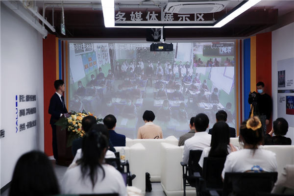 一张大屏连通的云端课堂——记北京特级教师姚春平与新疆和田库库买提小学师生一堂别开生面的德育课