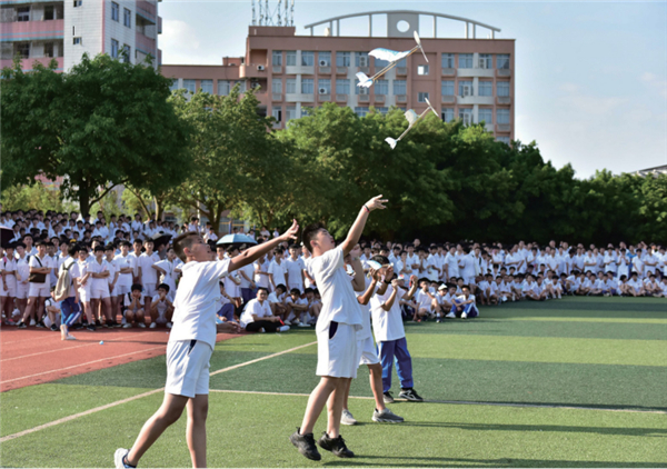 育人为本，守好学校发展的生命线——访广东省湛江一中培才学校校长郑建忠