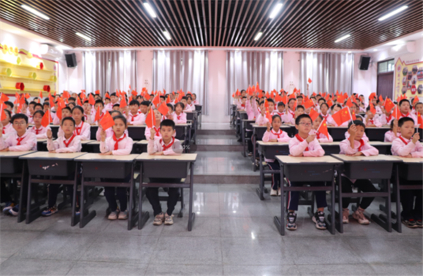 河南林州世纪学校小学部“阅读，正青春”阅读课程启动仪式举行