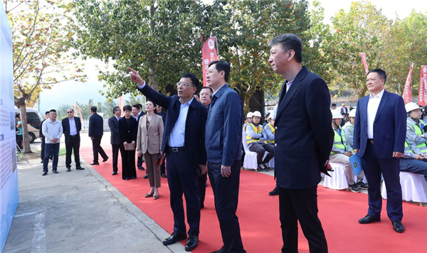 鲁东大学忠秋楼奠基暨子勤楼捐赠协议签订仪式举行