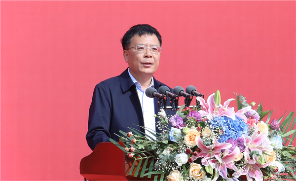 鲁东大学忠秋楼奠基暨子勤楼捐赠协议签订仪式举行