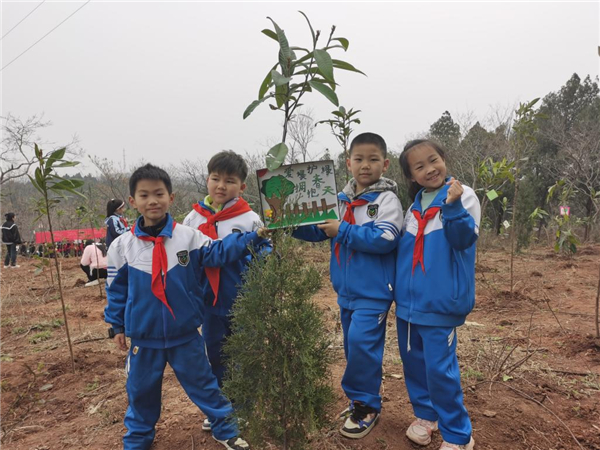 仲春添新绿 恰逢少年时——光明小记者湖北站开展植树节社会实践活动