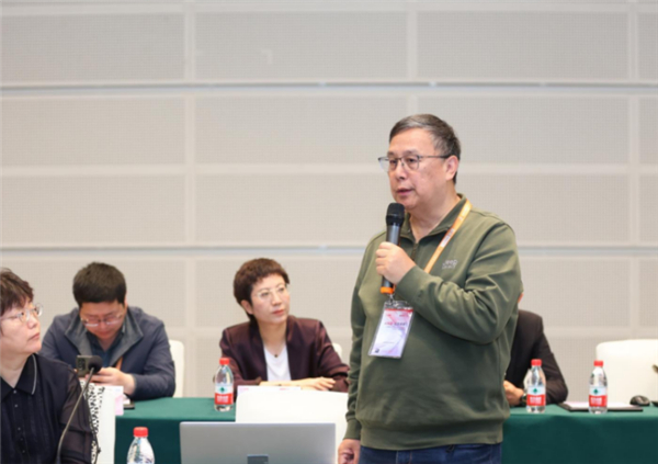 这不只是一场技术的狂欢，更是一场教育的觉醒：教育专家、科技企业、 各地校长共话“AI教育如何落地生根”