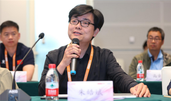 这不只是一场技术的狂欢，更是一场教育的觉醒：教育专家、科技企业、 各地校长共话“AI教育如何落地生根”