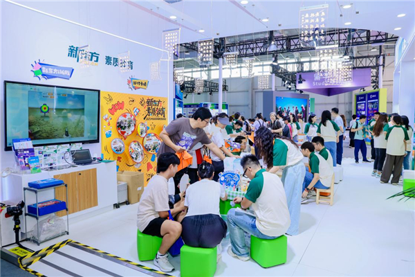 新东方亮相2025服贸会，创新成果展现教育生态新活力