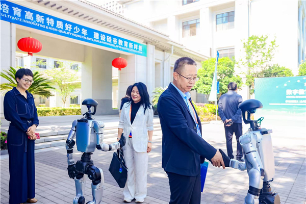 一所学校的“智变”突围 ——杭州市春晖小学以全域智治打造未来学校新范式