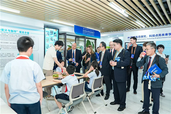 一所学校的“智变”突围 ——杭州市春晖小学以全域智治打造未来学校新范式