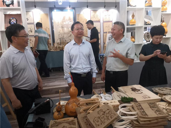铁笔烙乡土美育润童心——重庆市巫溪县城厢小学以非遗烙画深耕乡村美育新实践 铁笔烙乡土美育润童心——重庆市巫溪县城厢小学以非遗烙画深耕乡村美育新实践