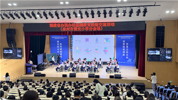 奥威亚探索人机协同的未来教师发展之路
